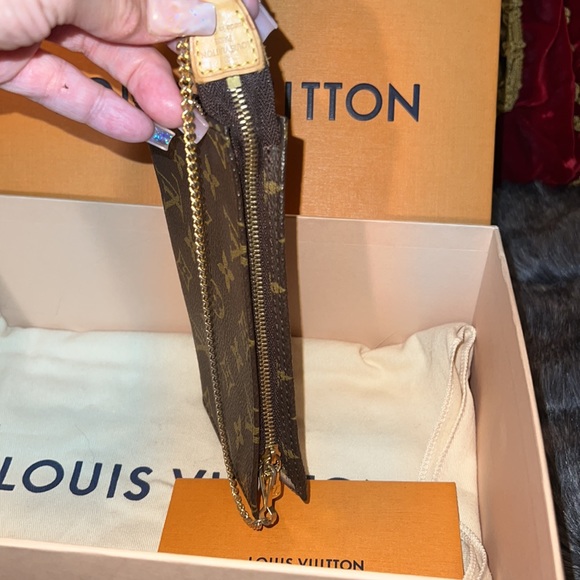 Authentic Louis Vuitton pochette monogram - Picture 12 of 15